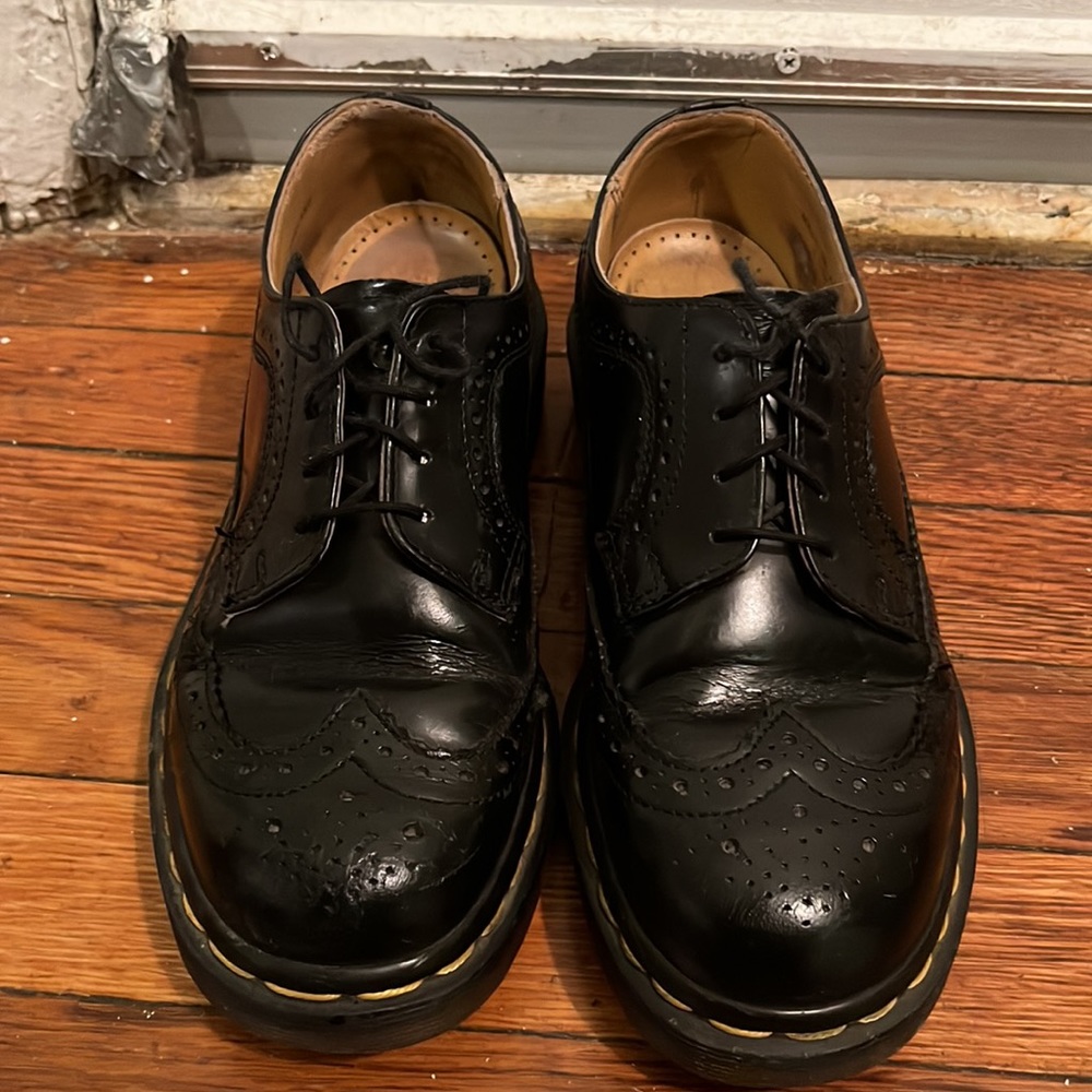 COPY - Wing tip Dr. Martens